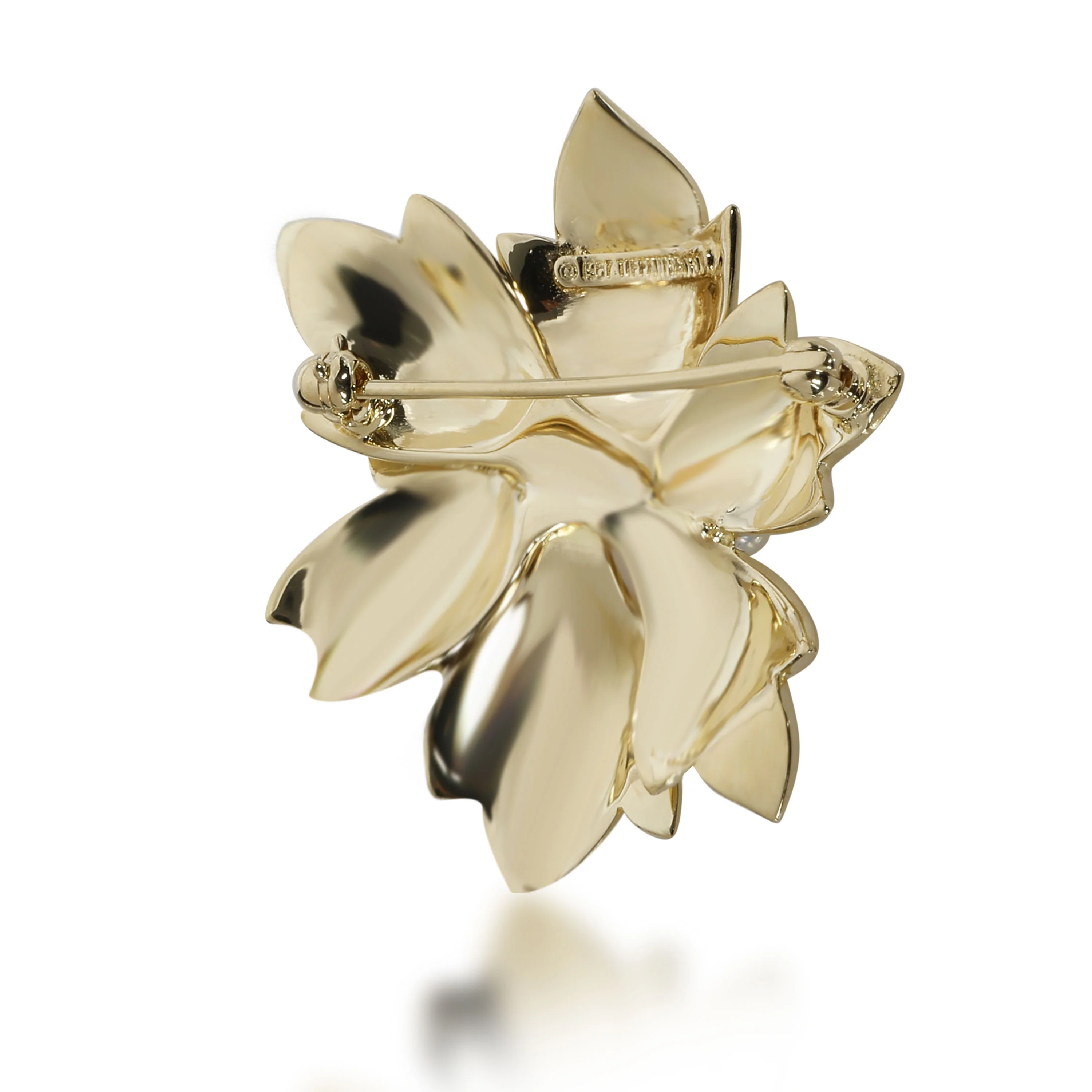 Tiffany & Co. Vintage 6 Leaved Brooch with Pearl Cluster in 18K Yellow Gold - Image 3
