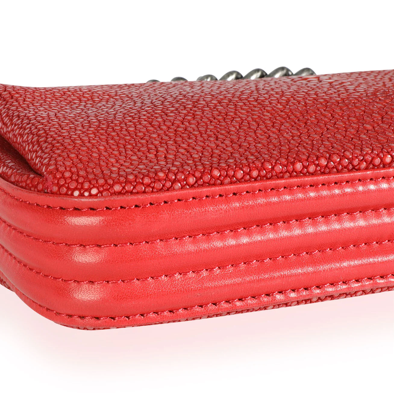 Chanel Red Stingray & Calfskin Boy Crossbody Bag - Image 7