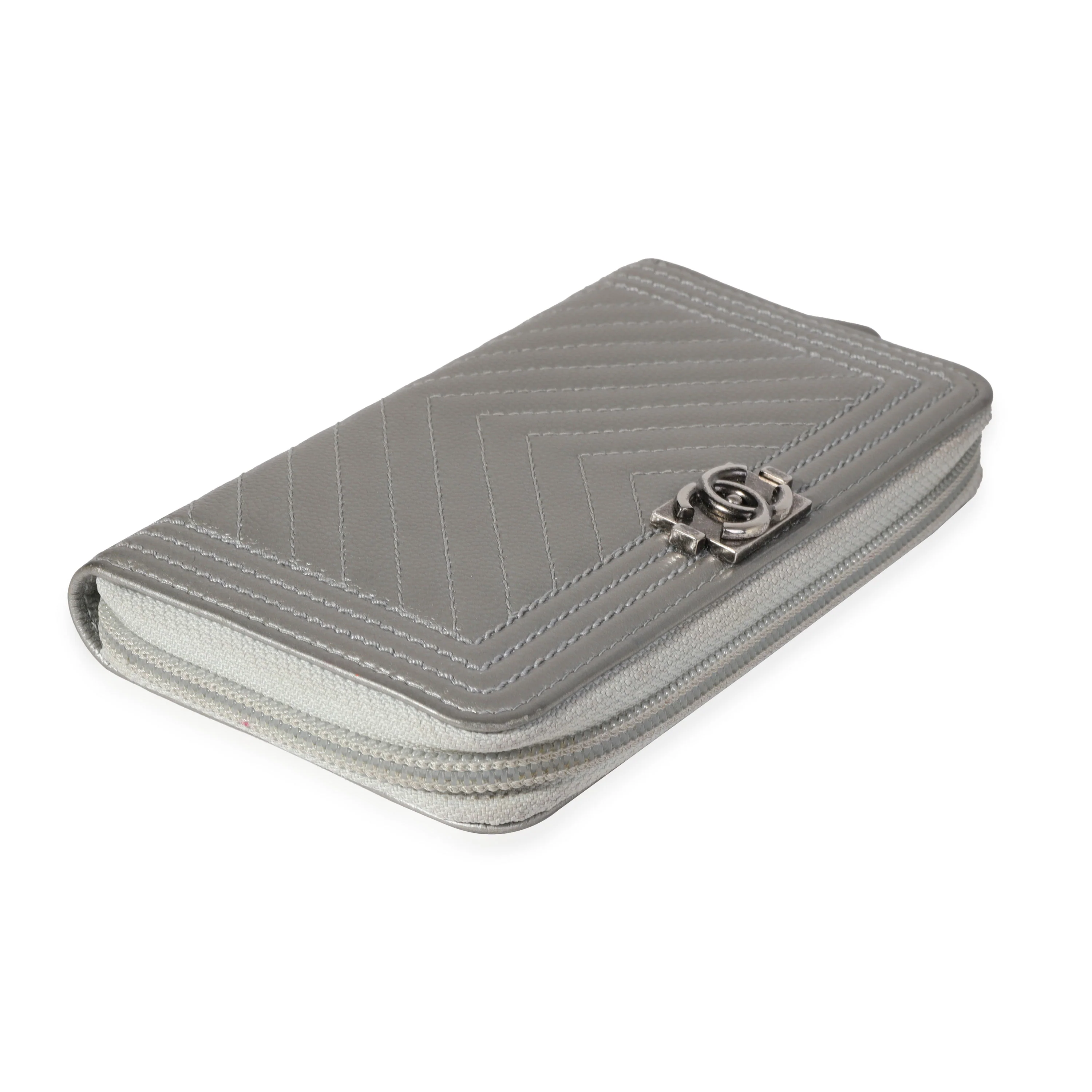 Chanel Silver Chevron Quilted Zip-Around Boy Wallet - Image 5