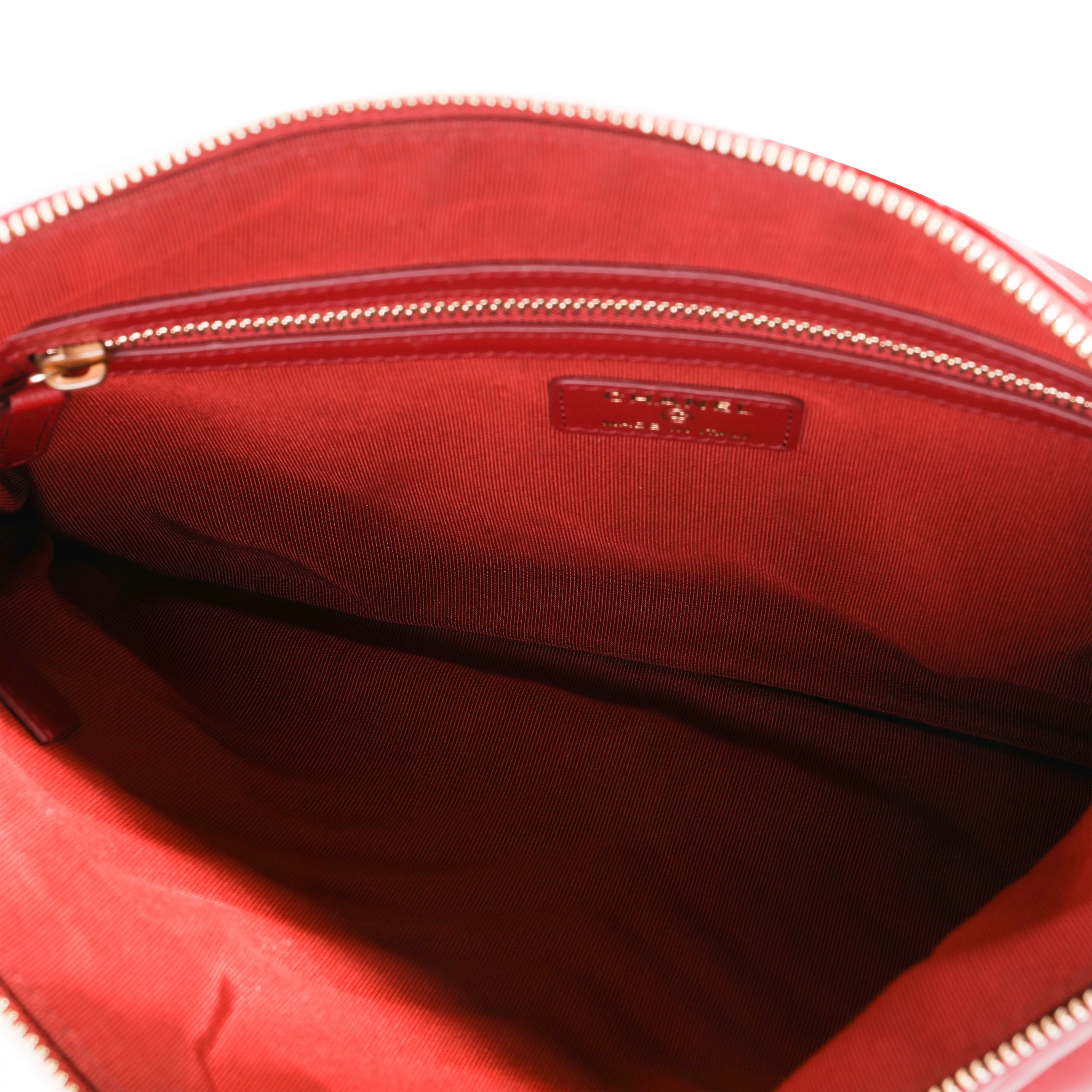 Chanel Red Chevron Quilted Lambskin O-Case - Image 4