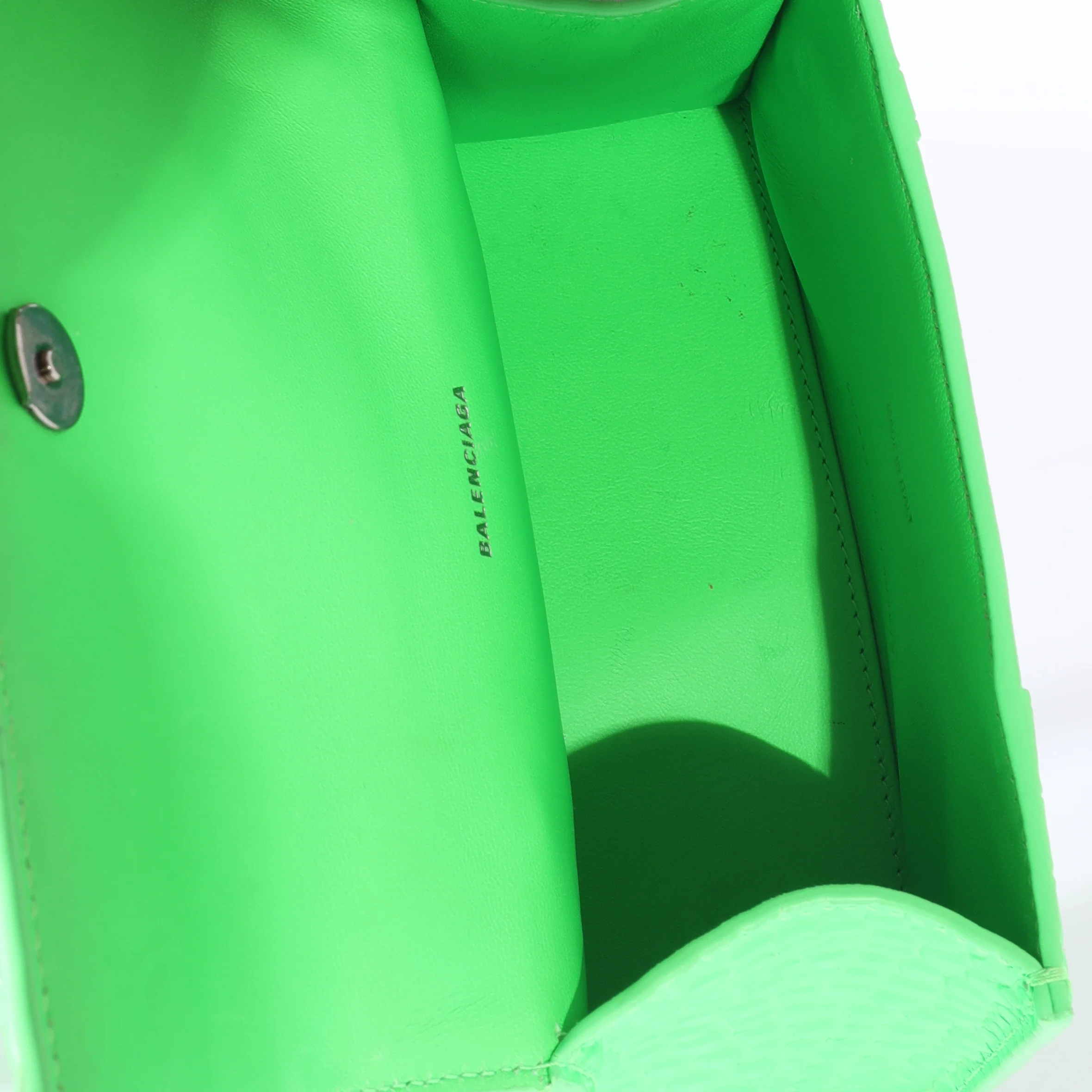 Fluo Green Shiny Calfskin Crocodile Embossed XS Hourglass Top Handle - Image 9