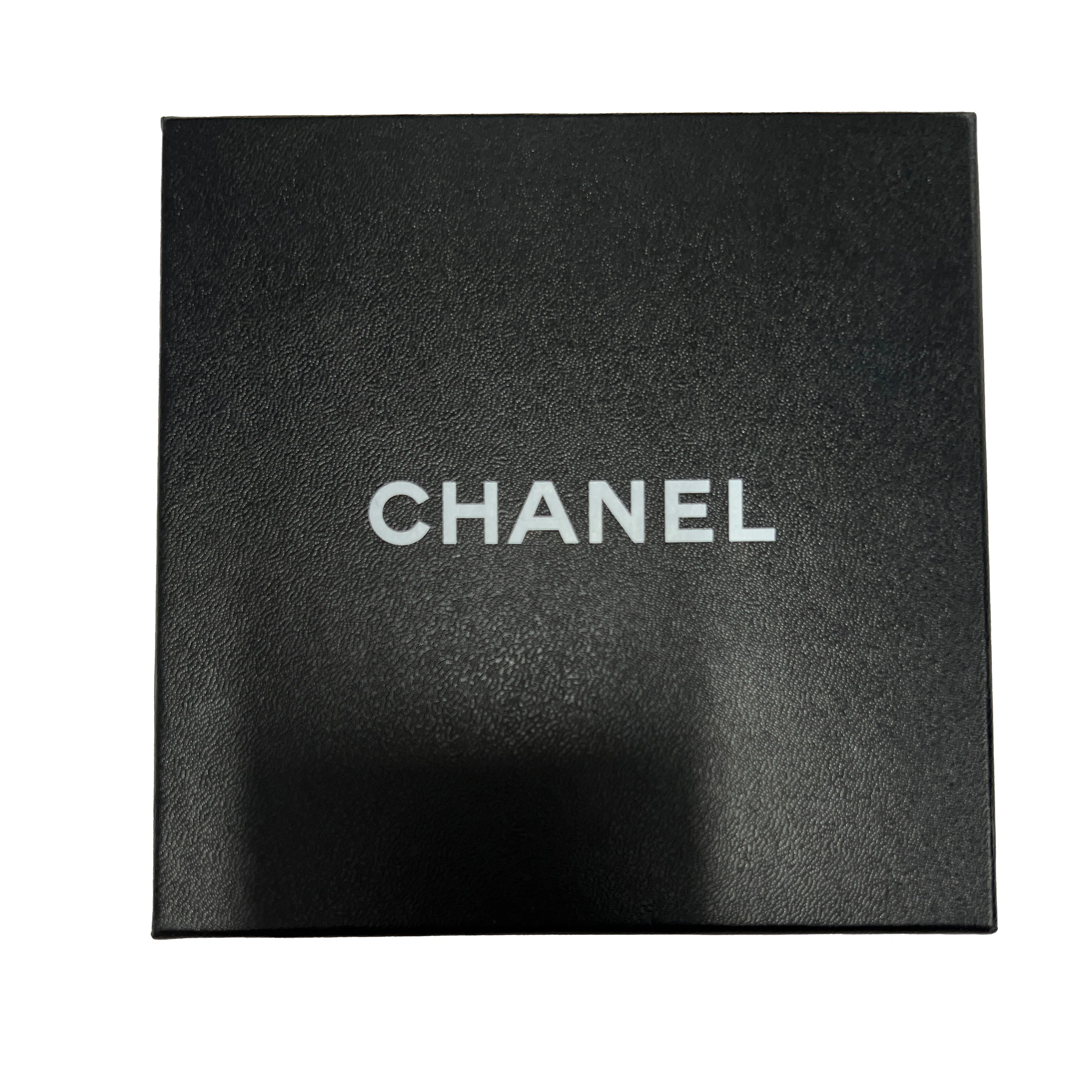 Chanel 2010 Pearl Station CC Gold Plated Necklace - Image 4