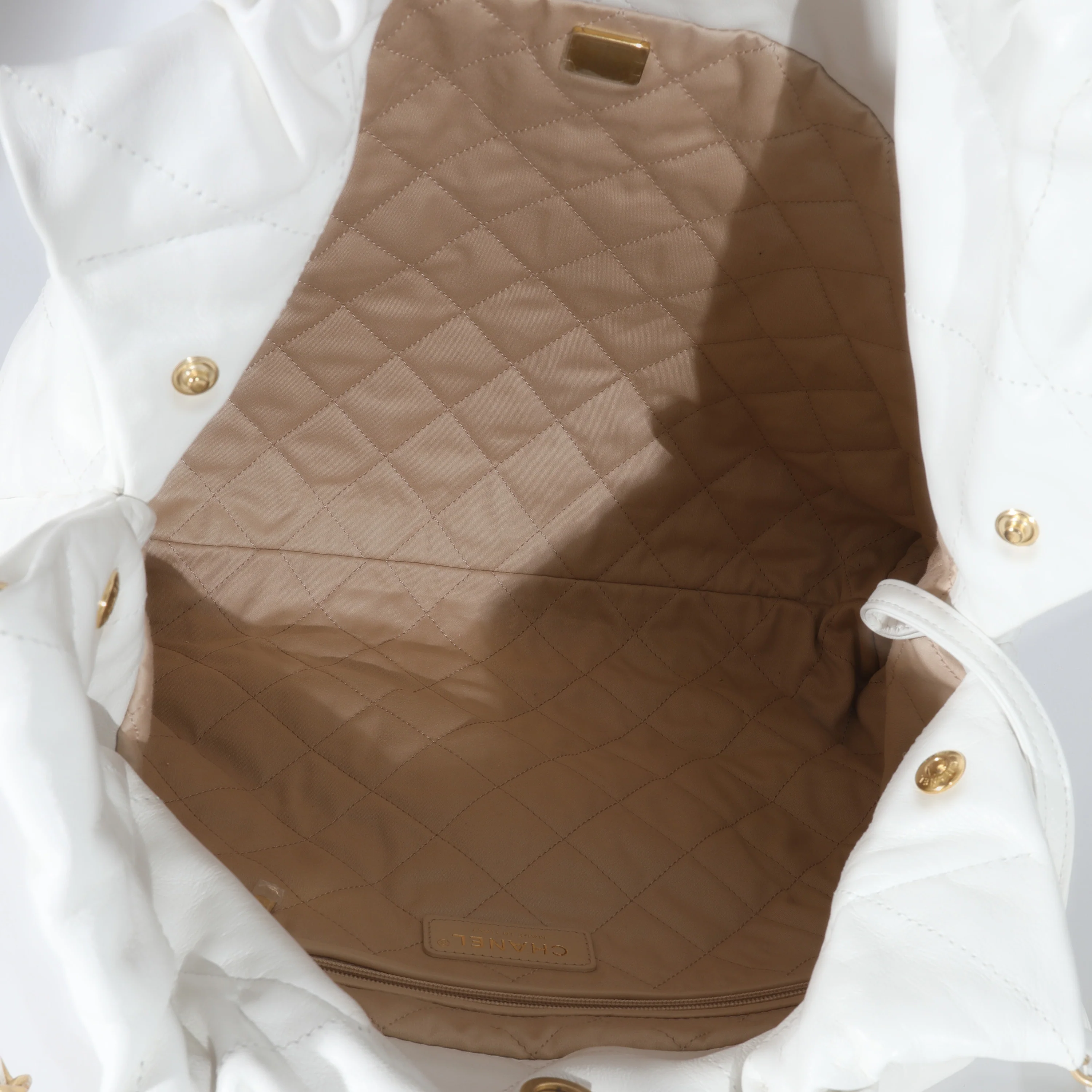 Chanel White Calfskin Chanel 22 Bag - Image 7
