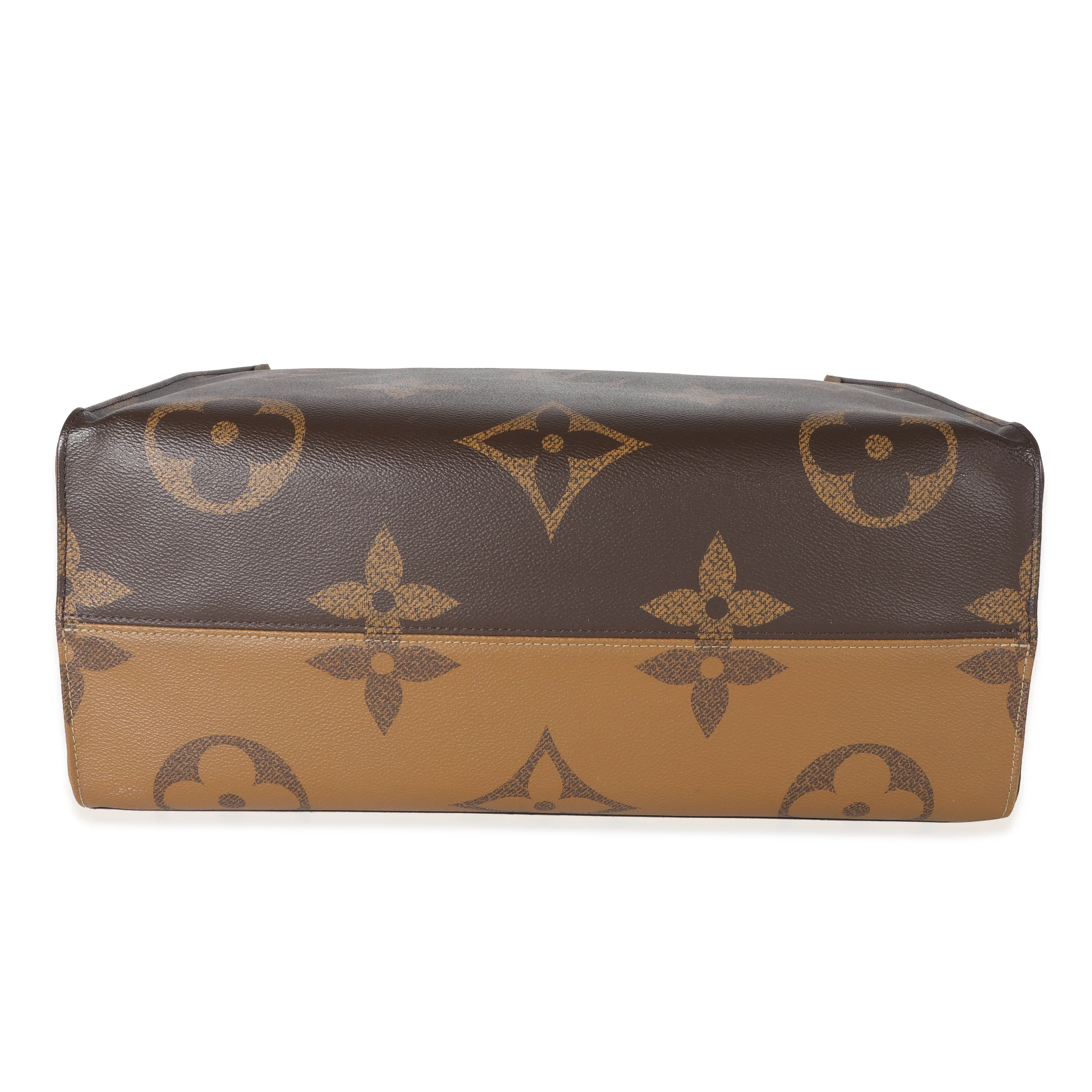 Reverse Giant Monogram Canvas OnTheGo GM - Image 5