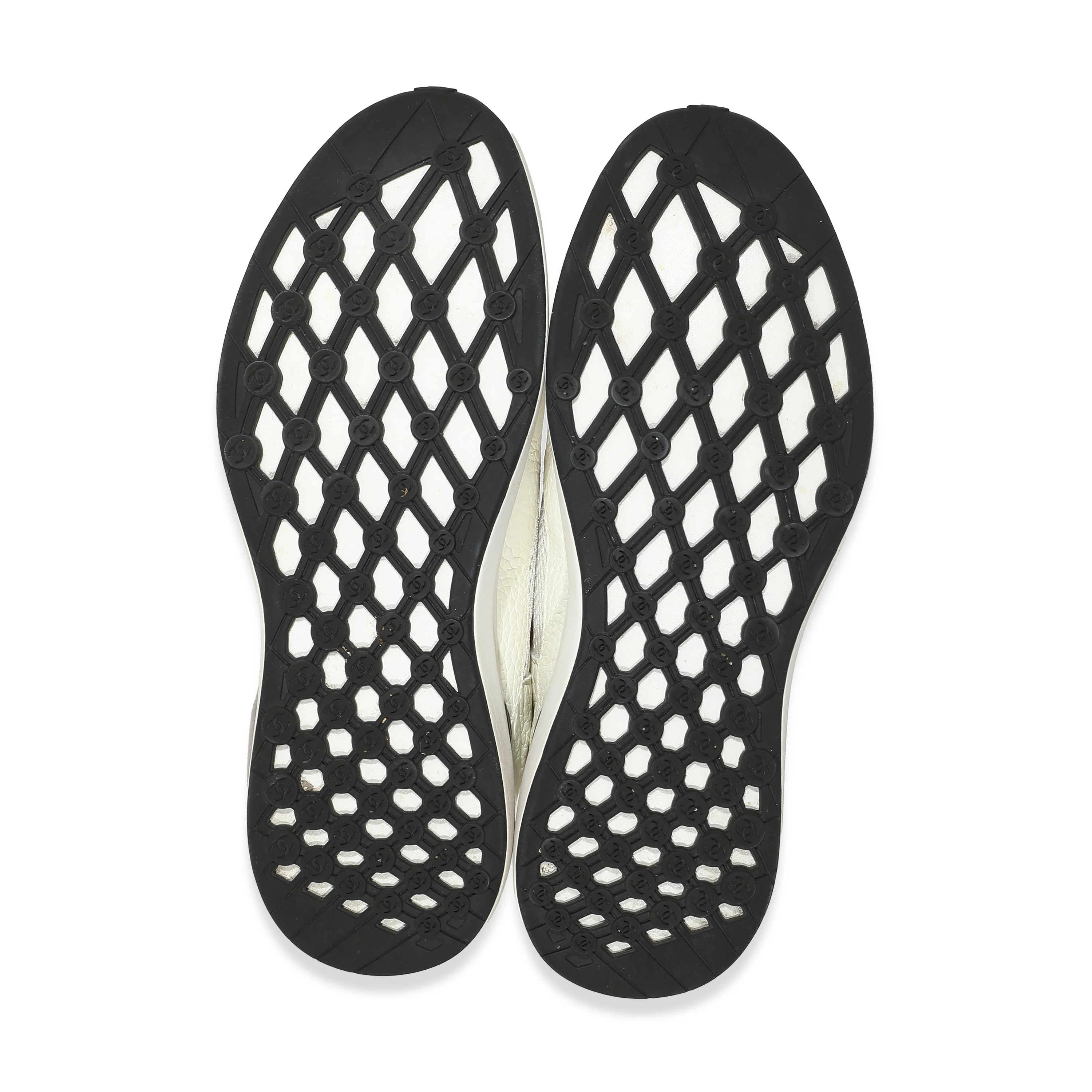Chanel White Leather Mesh CC Sneaker 39 1/2 - Image 4