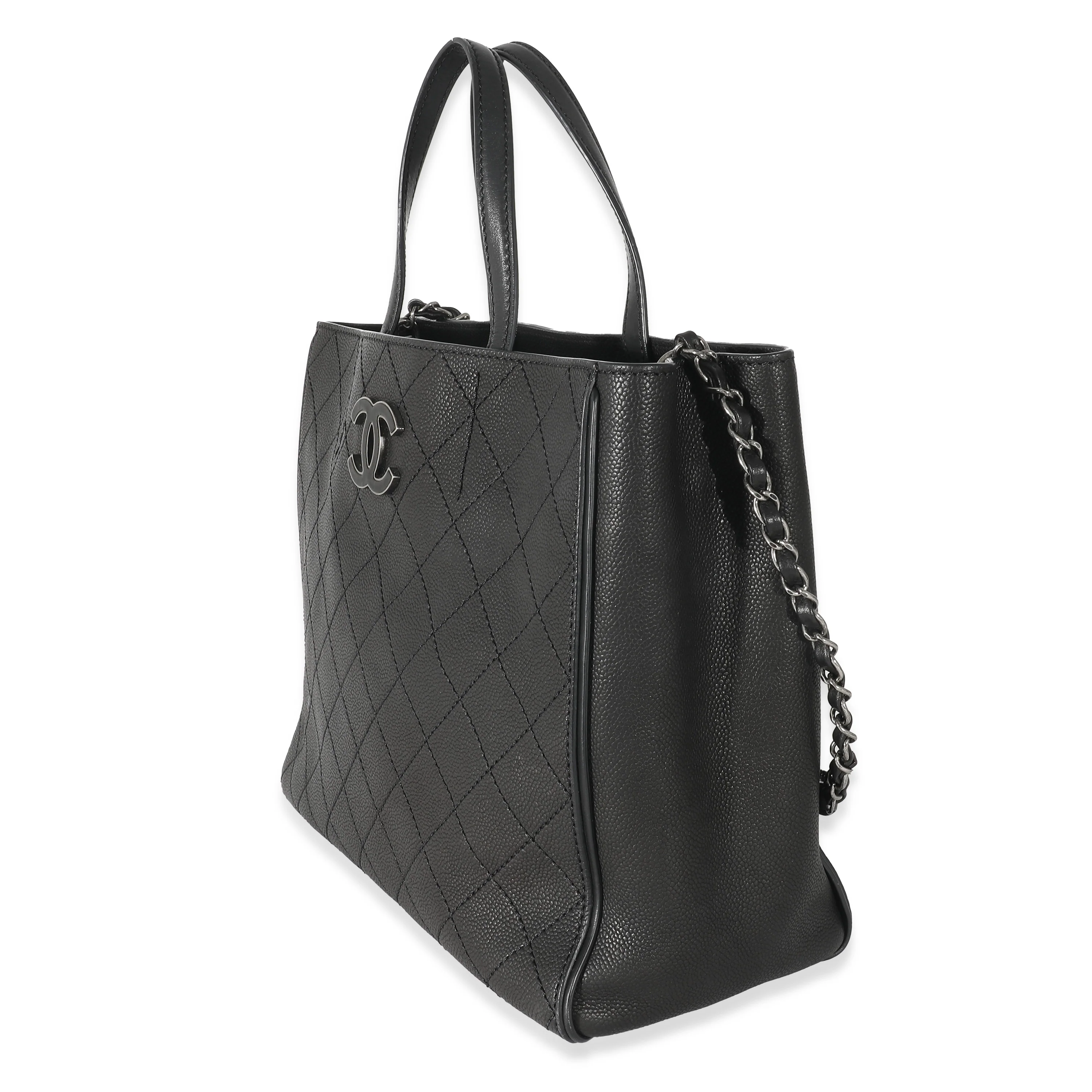 Chanel Black Stitched Grained Calfskin Hamptons Tote - Image 2