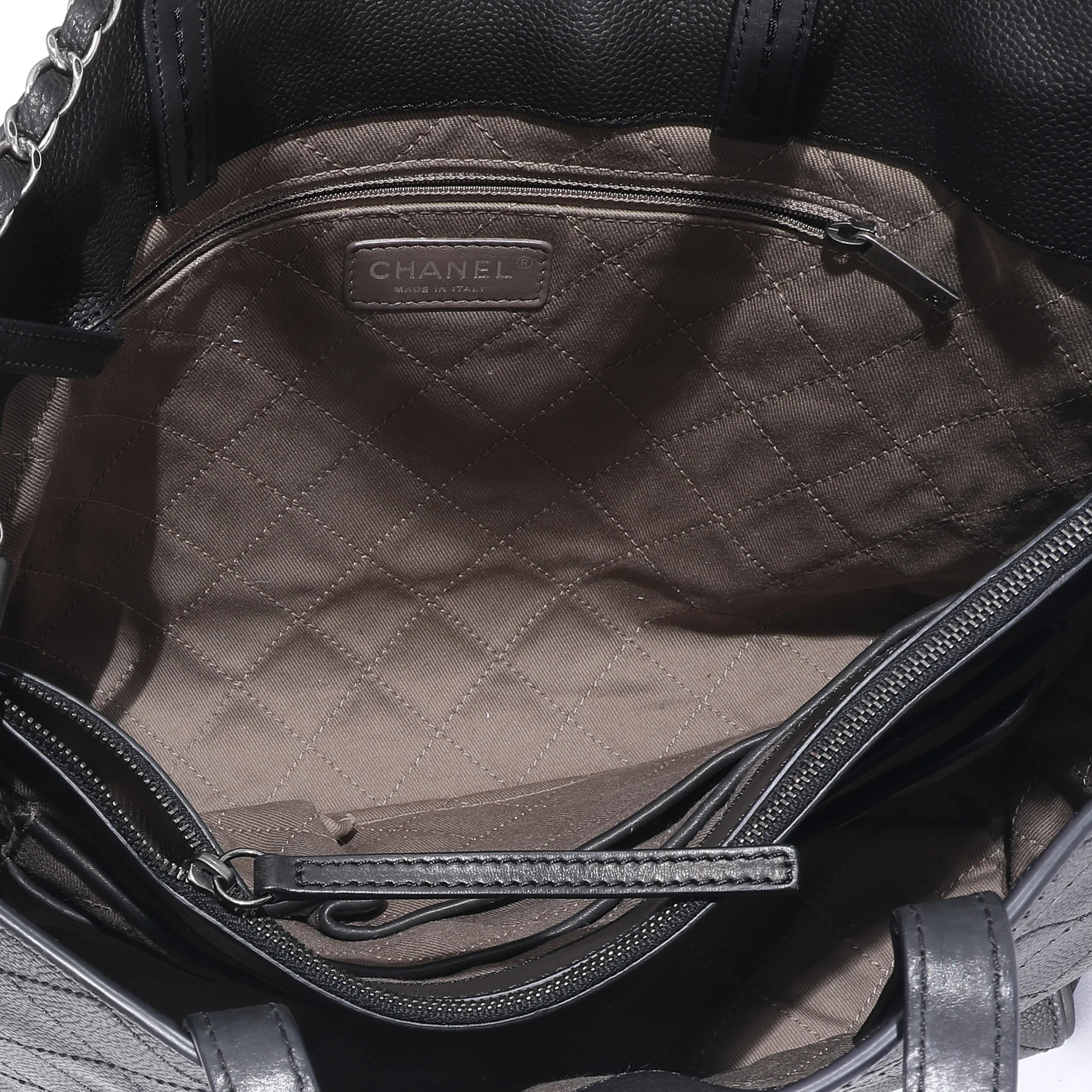 Chanel Black Stitched Grained Calfskin Hamptons Tote - Image 7