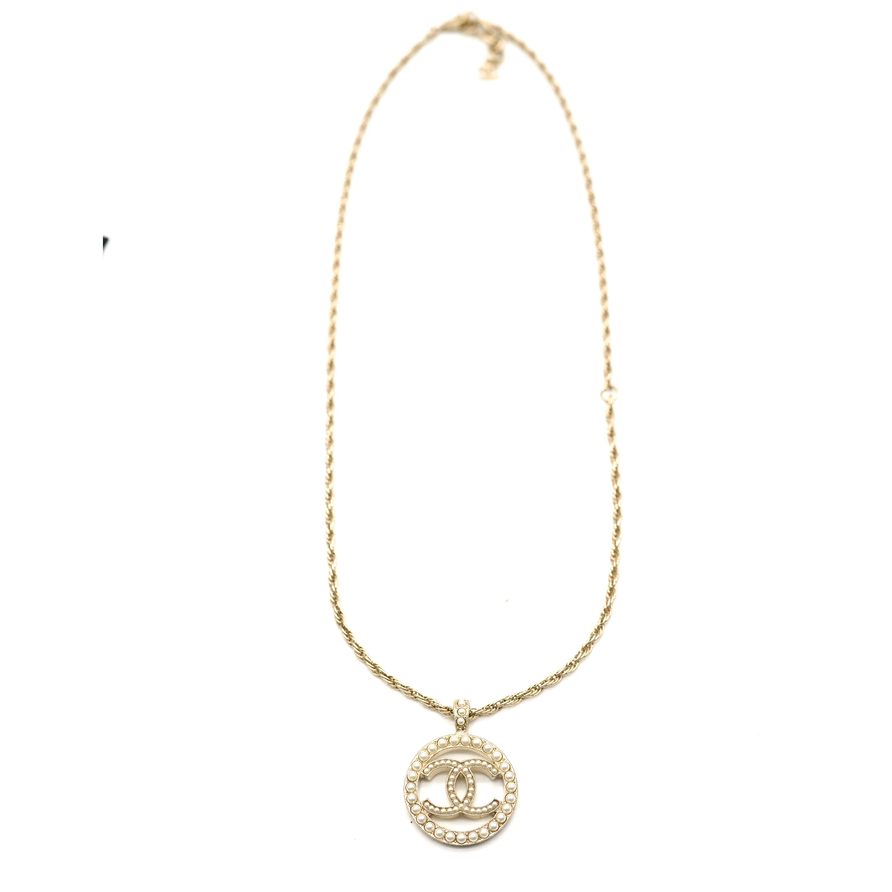 Chanel 2023 Faux Pearl CC Gold Plated Pendant on Chain - Image 2