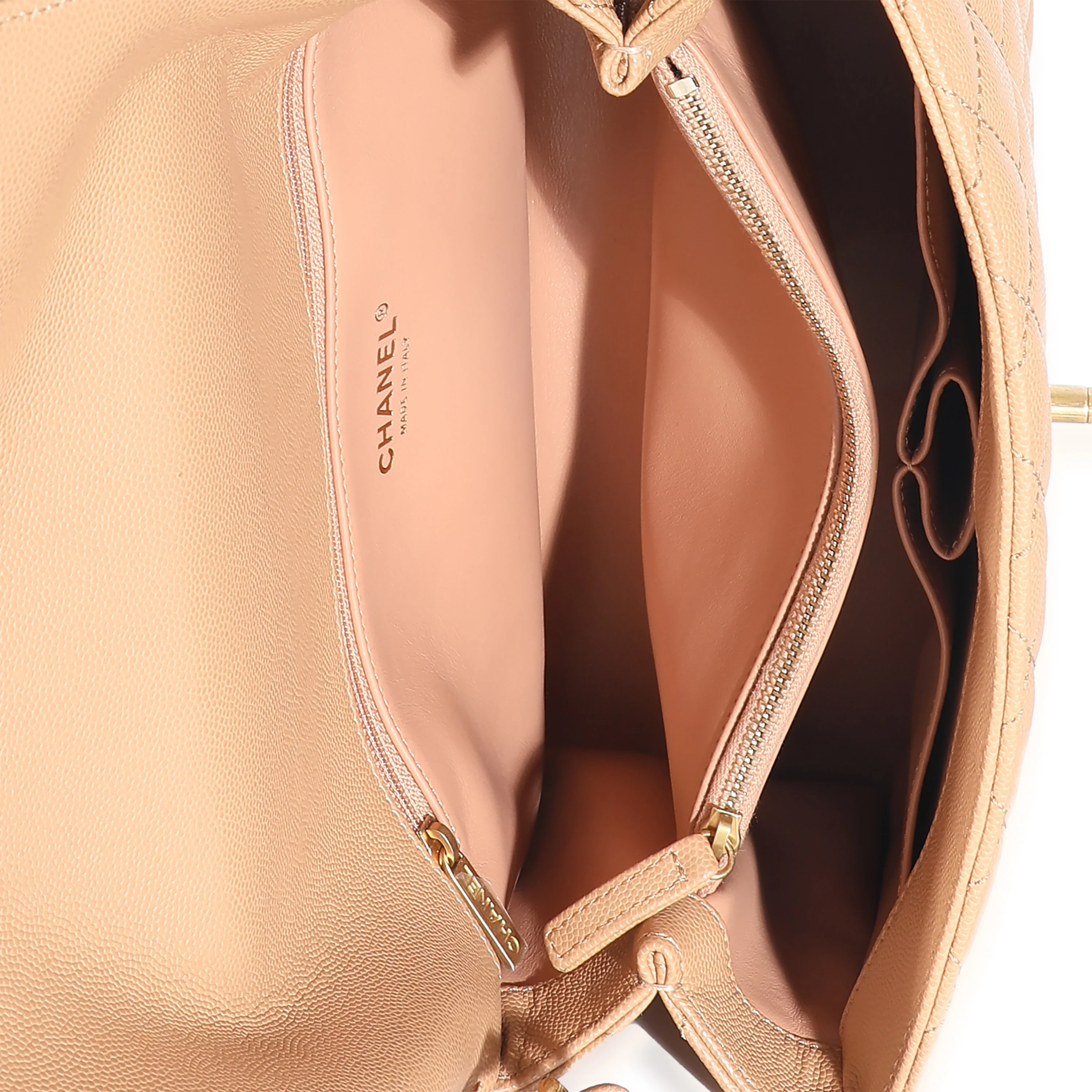 Chanel 23P Beige Quilted Caviar Large Coco Top Handle Bag - Image 9