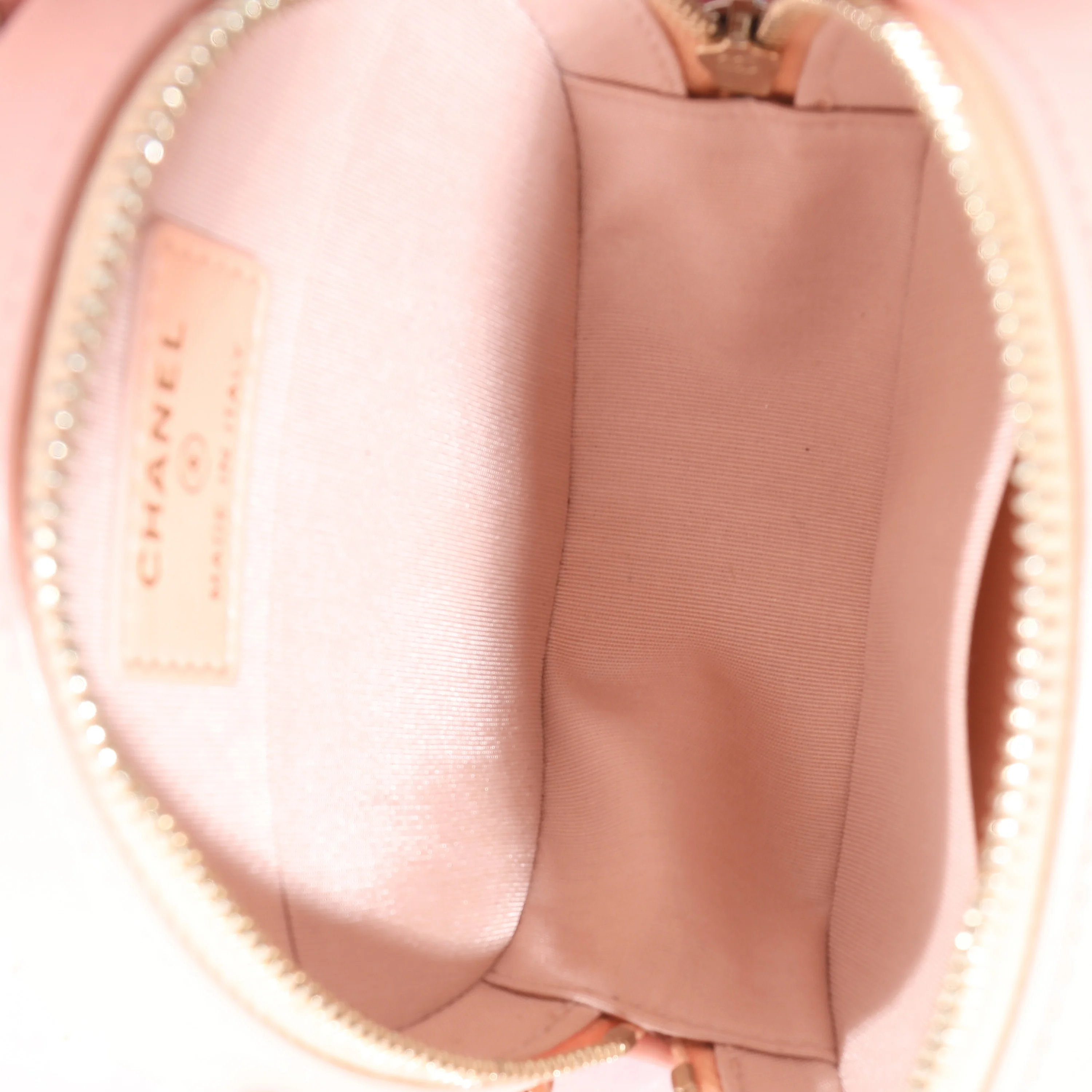 Pink Quilted Calfskin Pearl Round Clutch With Chain - Image 9