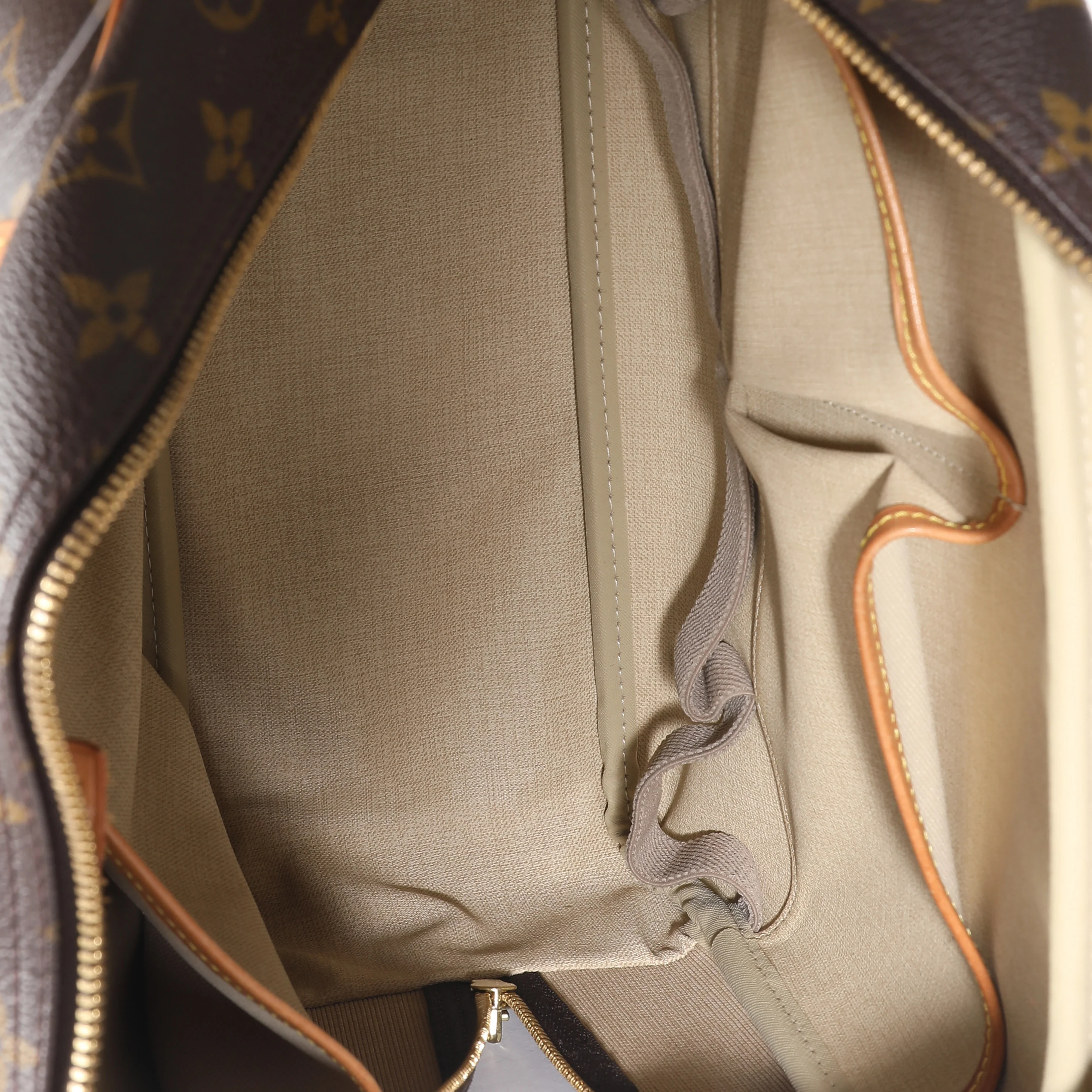 Monogram Canvas Deauville - Image 9