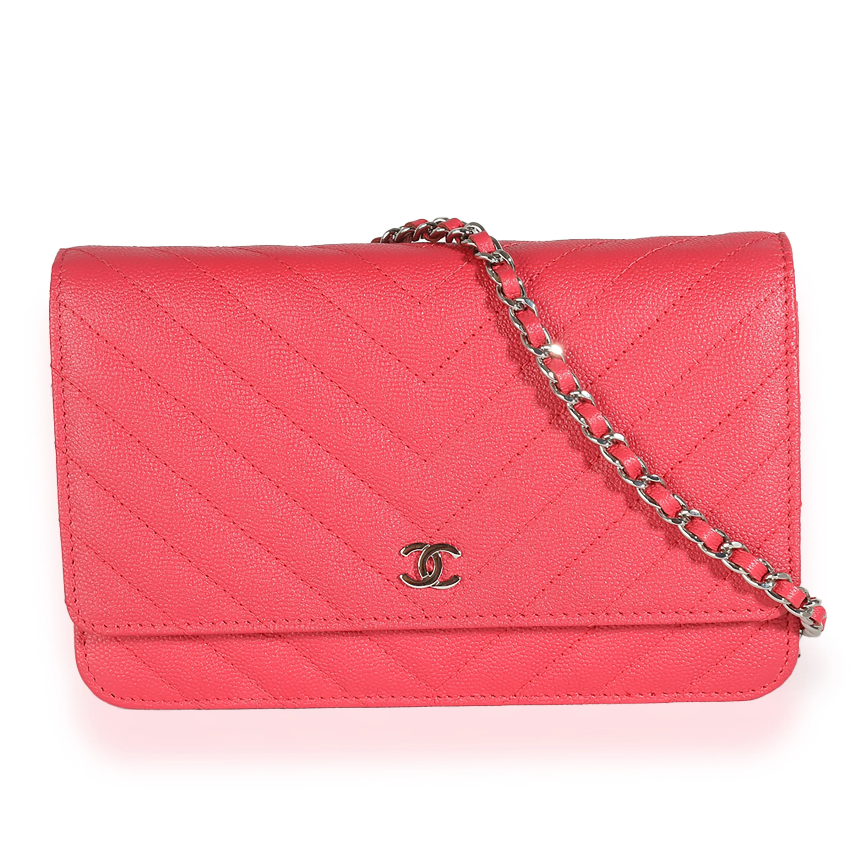 18C Red Chevron Caviar Wallet On Chain
