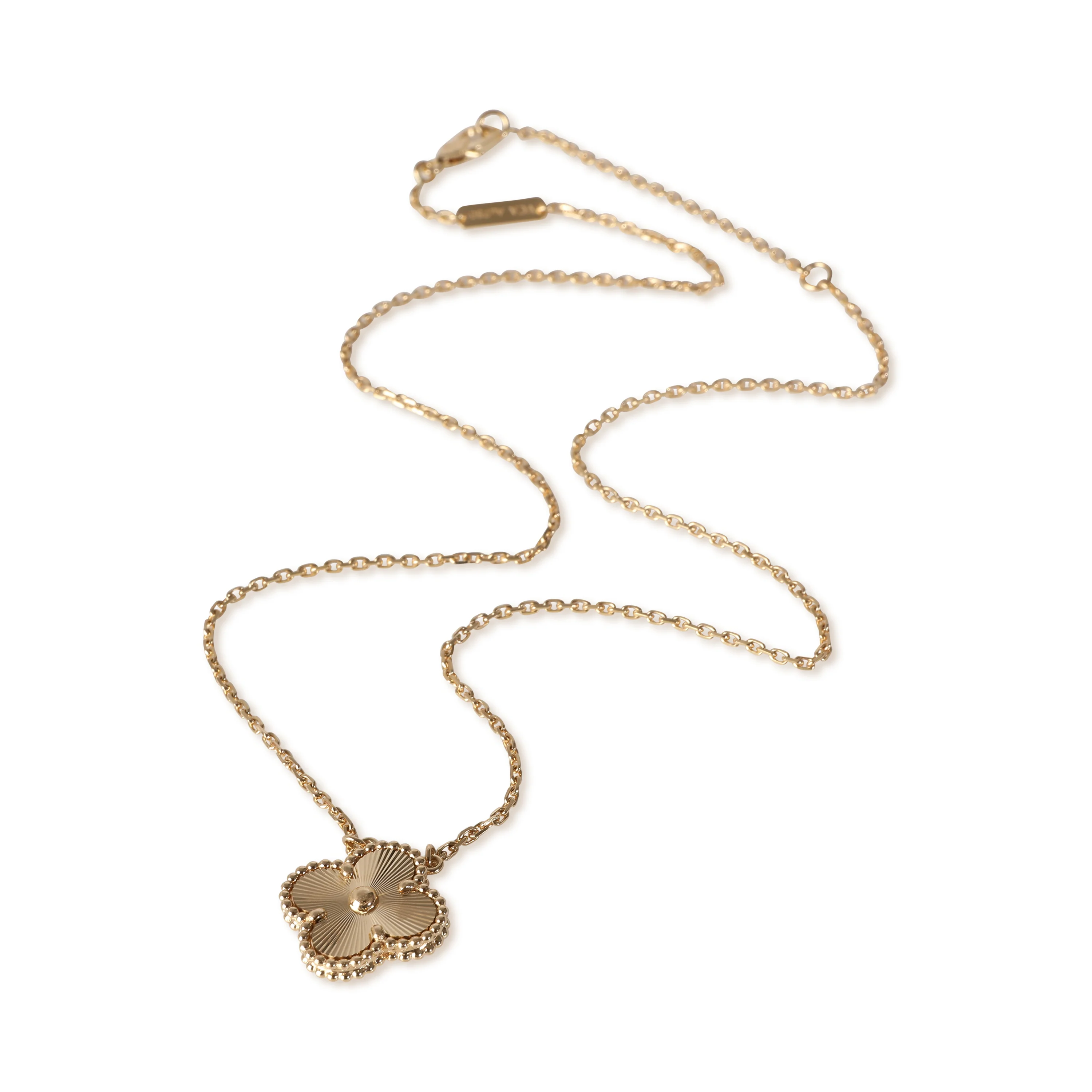 Vintage Alhambra Guilloche Pendant in 18k Yellow Gold - Image 4