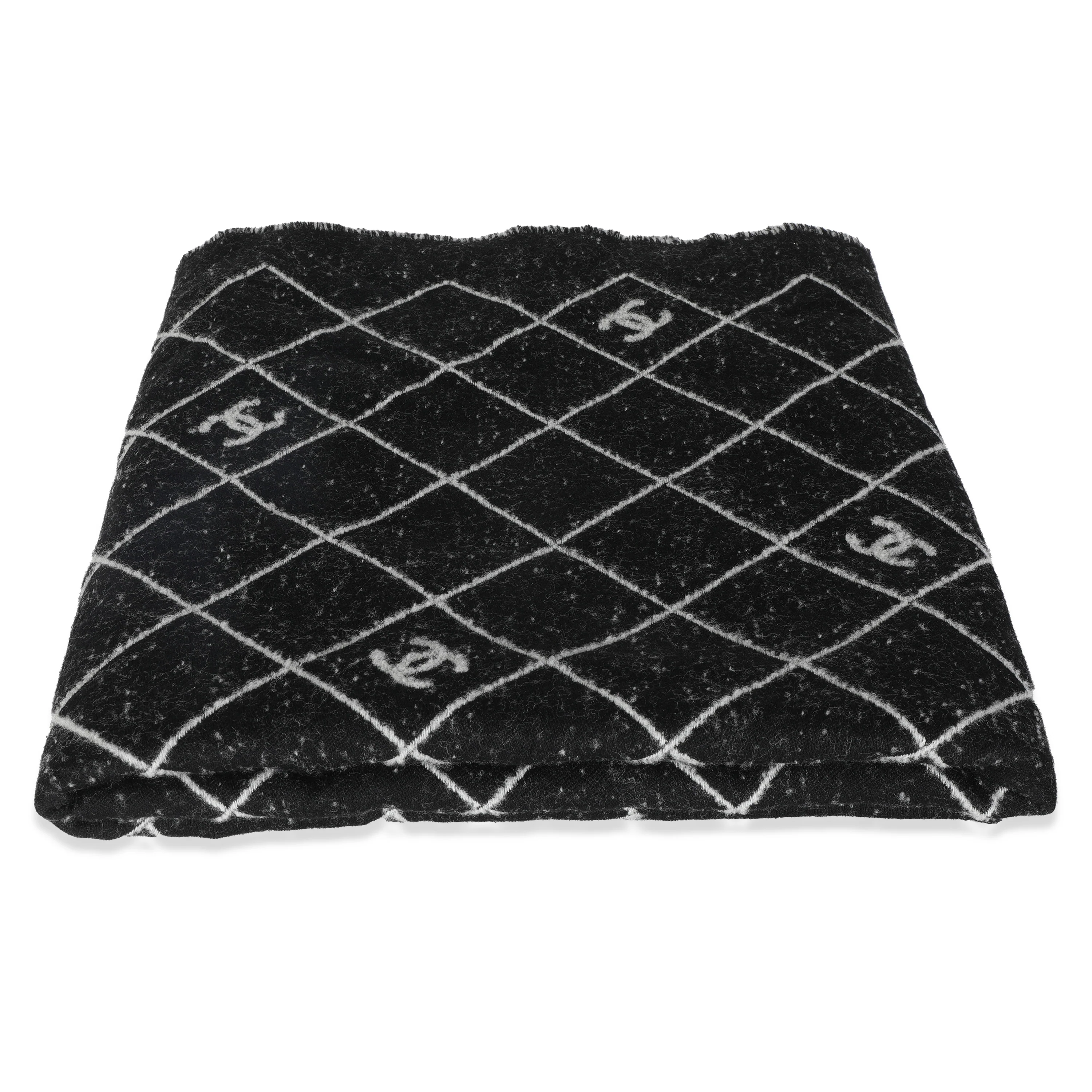 25A Black Grey Wool Quilted CC Stole