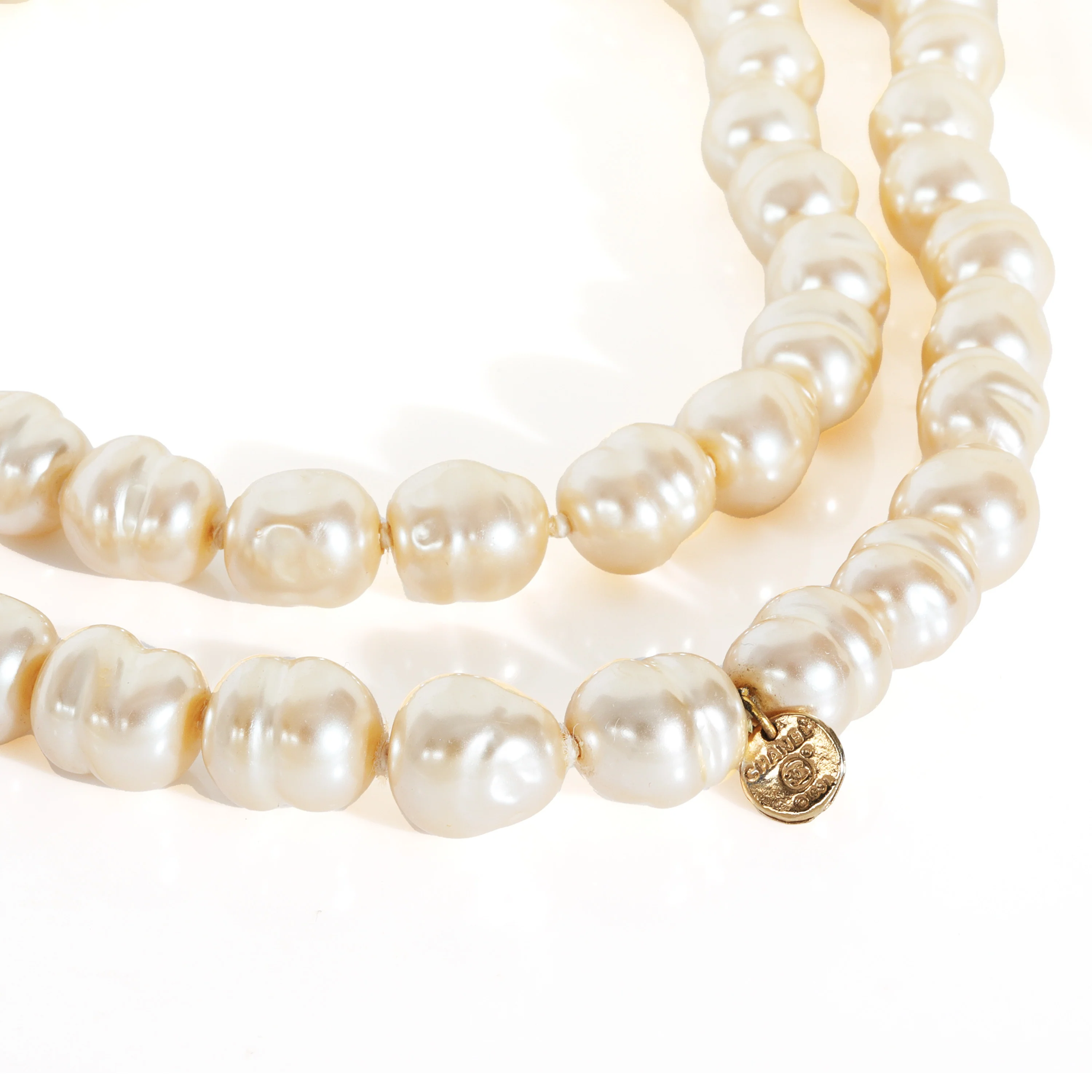 Vintage 1981 Faux Pearl Necklace - Image 3