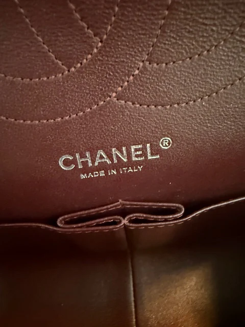 Aged Calfskin Chevron 2.55 So Black Reissue 226 Flap Bag - Image 10