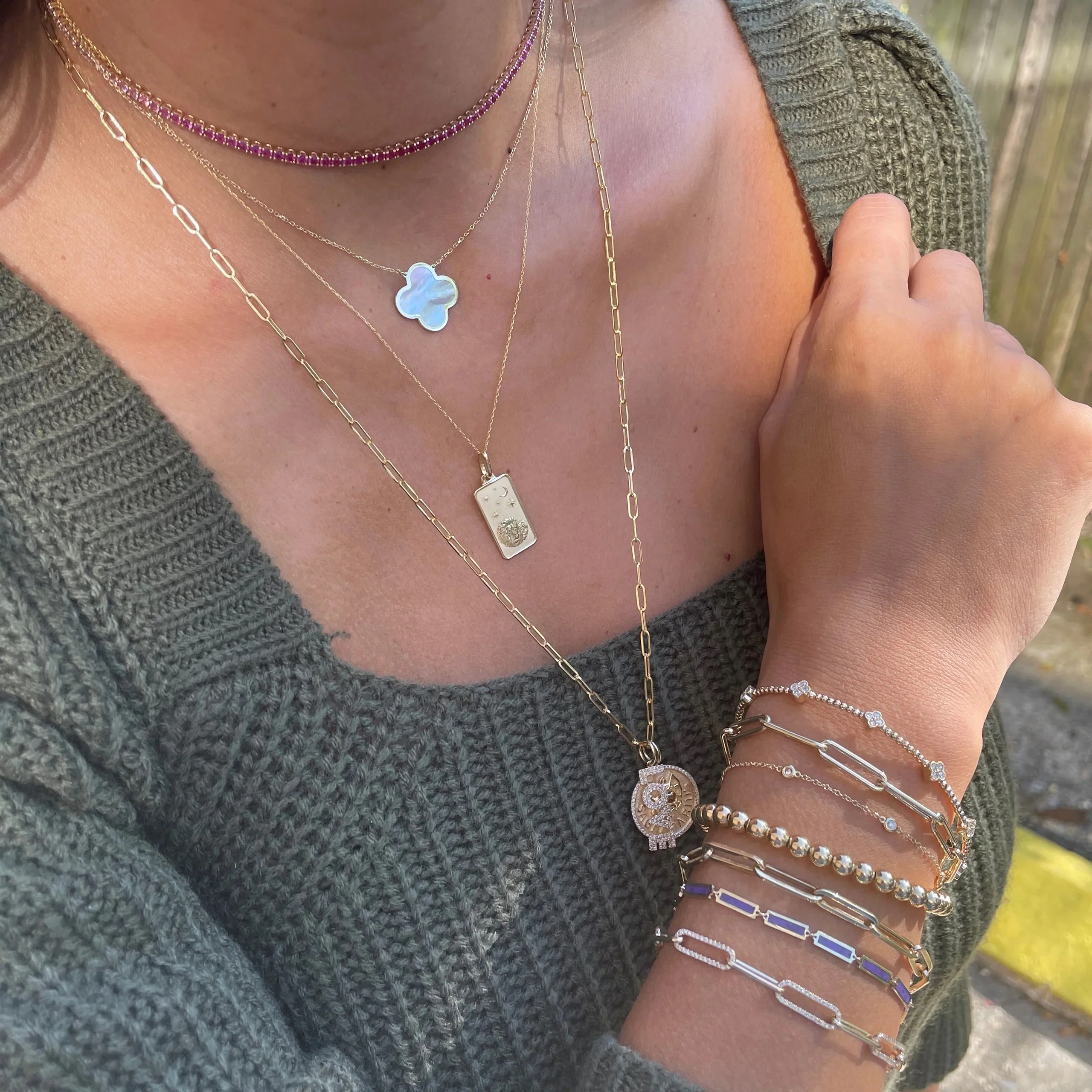 Aquarius Zodiac Dog Tag Necklace in 14K Yellow Gold - Image 3