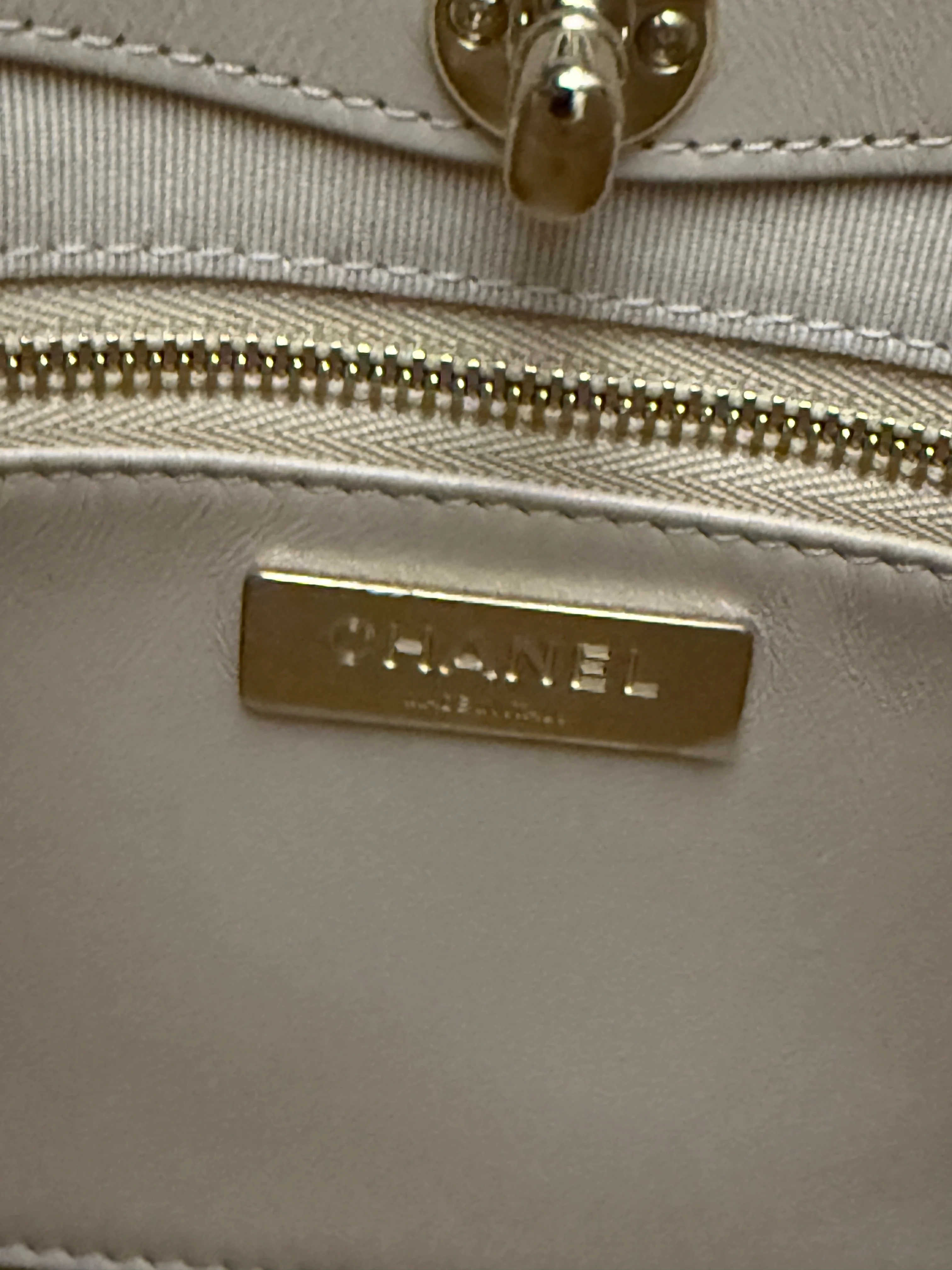 Beige Shiny Crumpled Quilted Calfskin Mini 31 Shopping Bag - Image 10